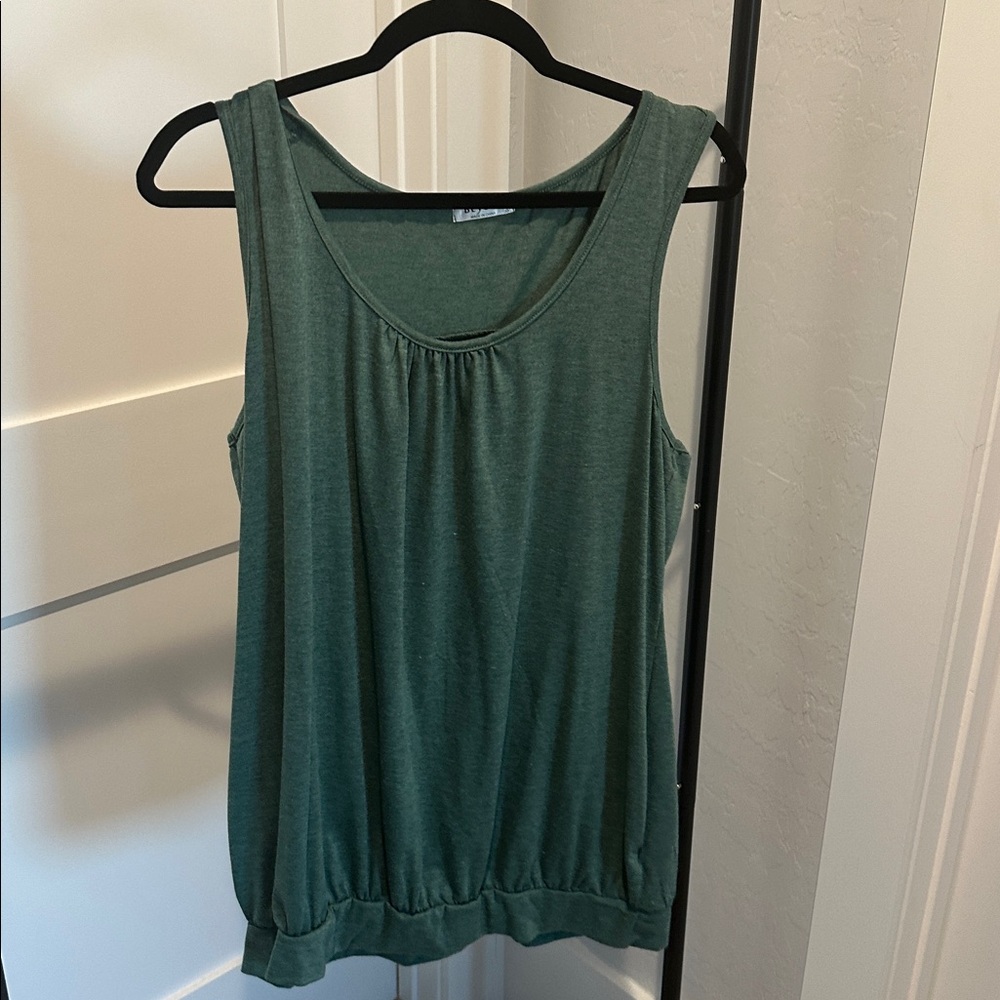 Beyove green loose fit yoga tank